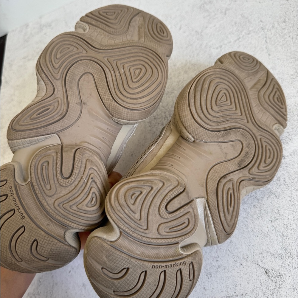 Yeezy 500 - Picture 6 of 7